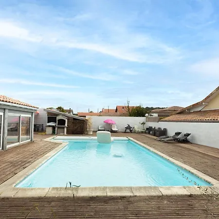 Grande Avec Piscine Chauffee Тарно